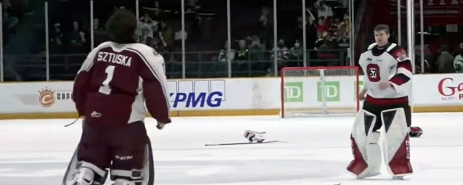 OHL goalie scrap ends with a HUGE right!