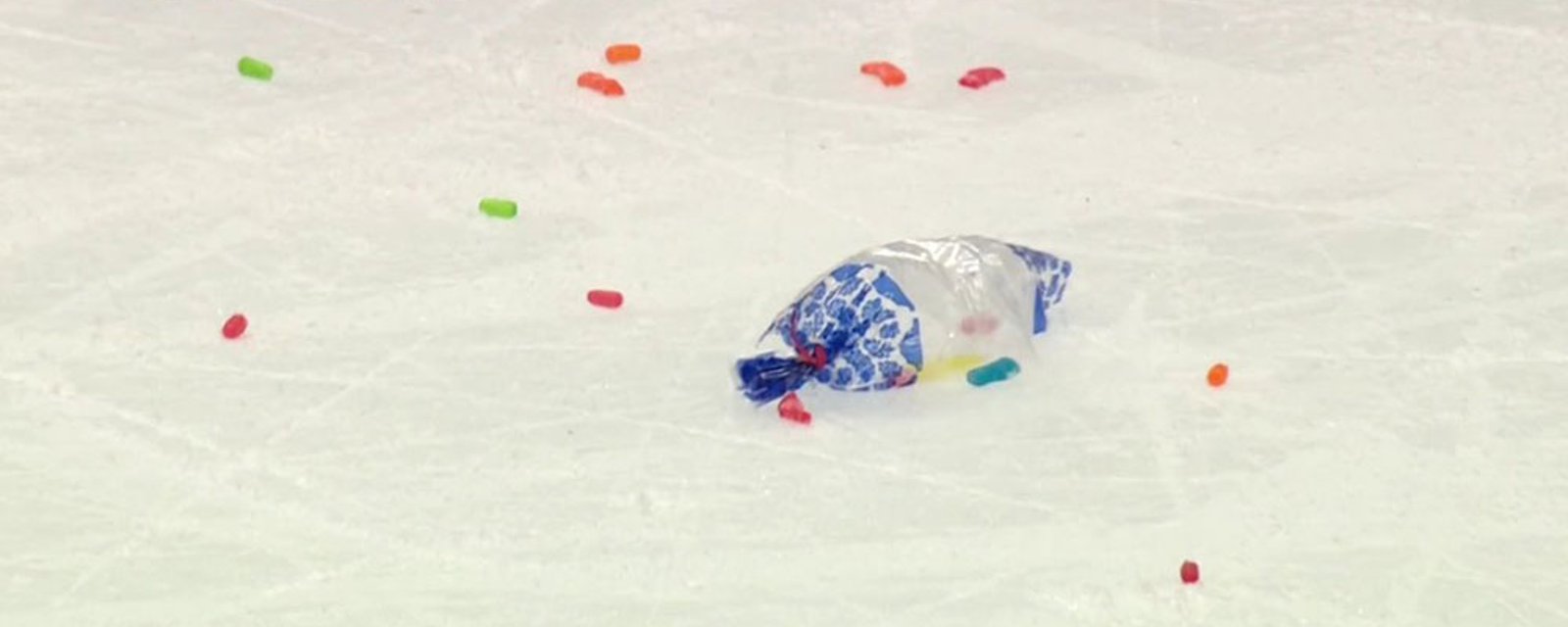 Avs fan hits Elias Pettersson with a bag of candy during face-off