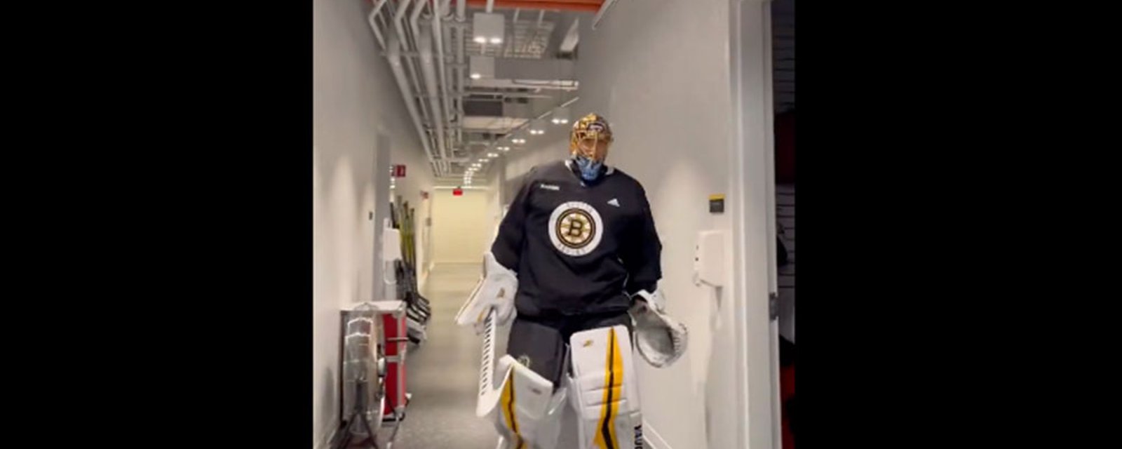 Tuukka Rask is back between the pipes for the Bruins!