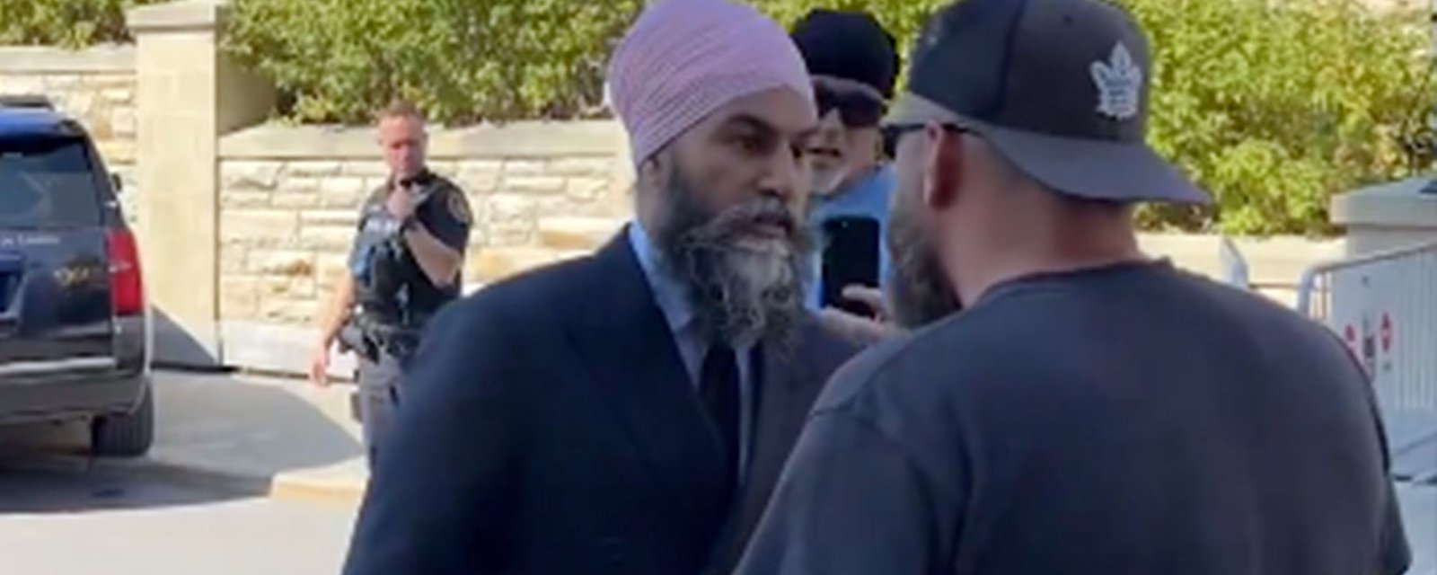 Leafs fan confronts and nearly fights Jagmeet Singh outside Parliament 