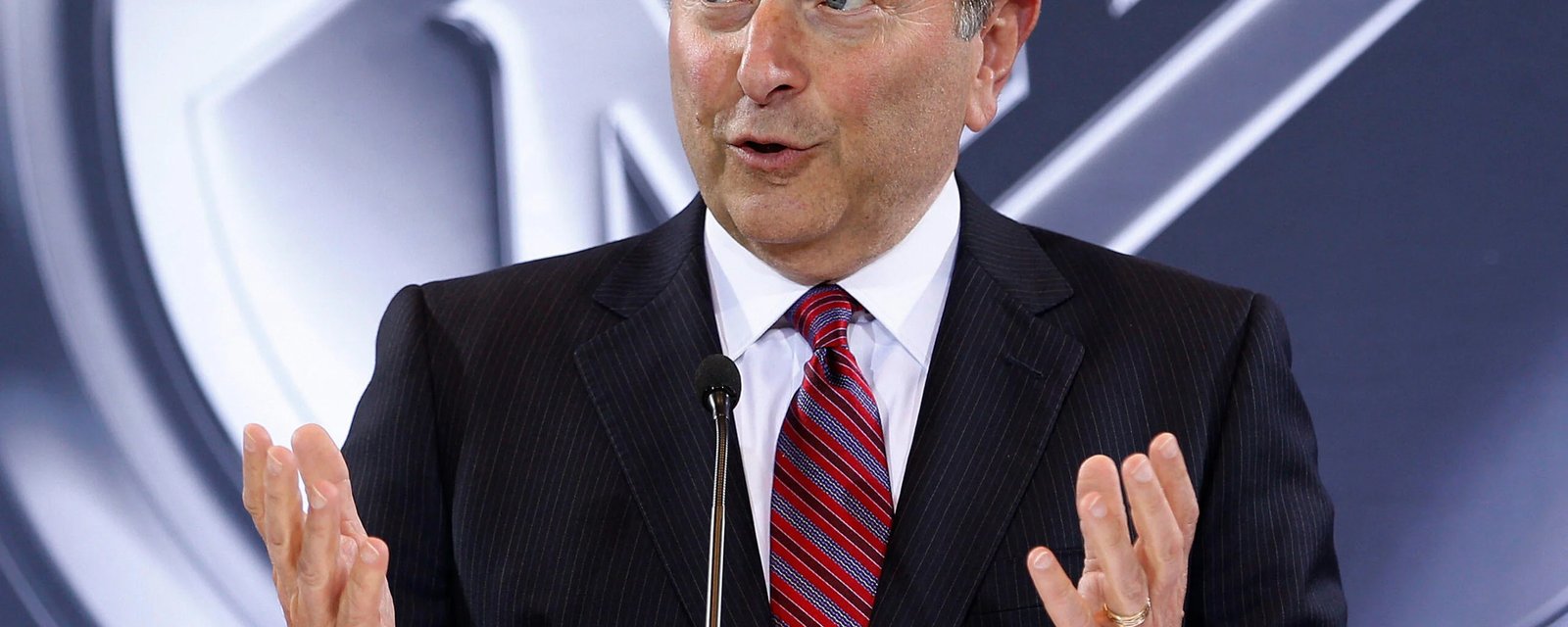 Gary Bettman takes a shot at prominent insider when asked about his pending retirement