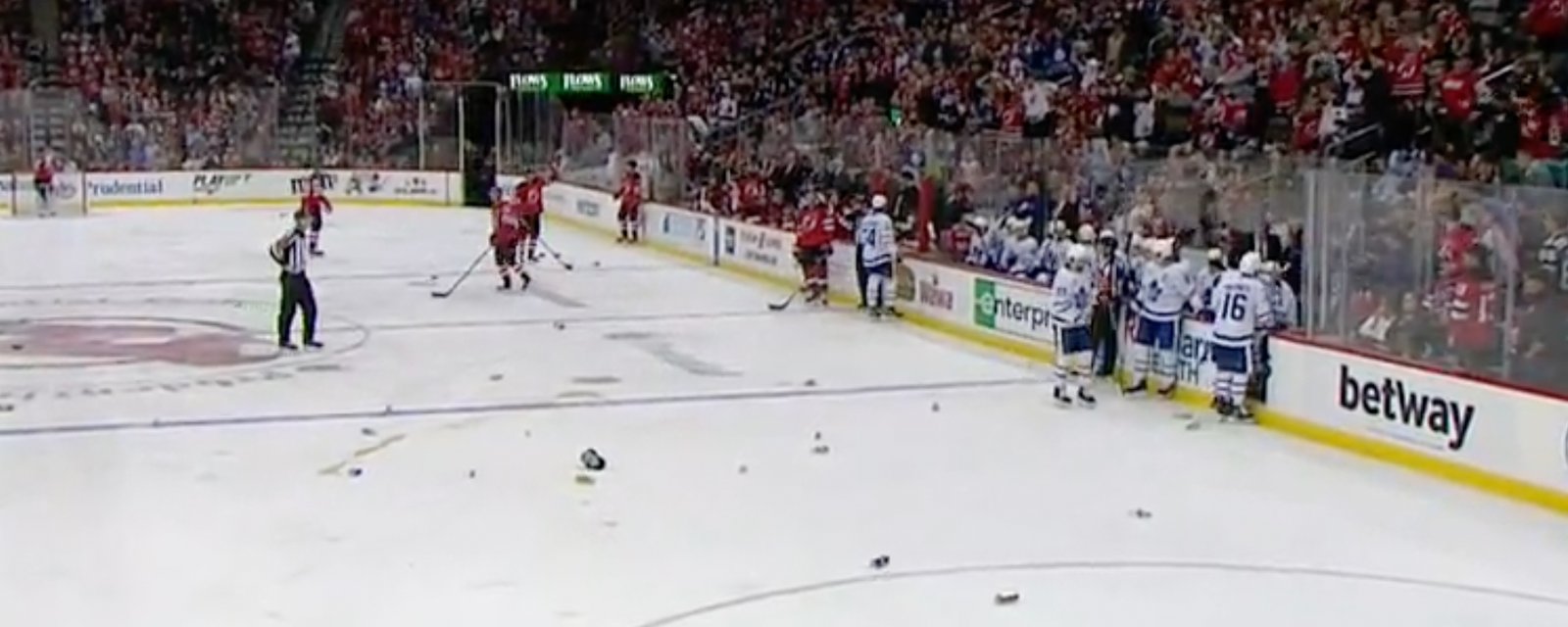 Leafs’ players get hit by garbage thrown on the ice in New Jersey!