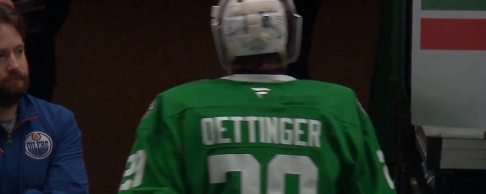 Disaster for Jake Oettinger as he's pulled from Game 5 after just 7 minutes!