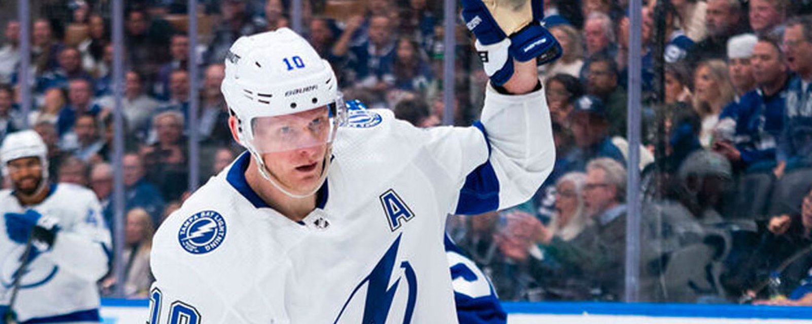 Blackhawks acquire Corey Perry from the Lightning