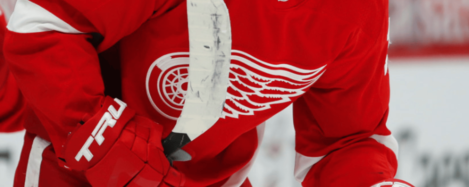 Red Wings forward signs contract overseas 