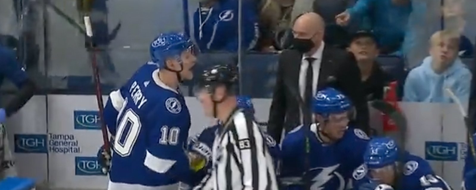 Corey Perry flips out at former teammates, goes off at Habs’ bench!