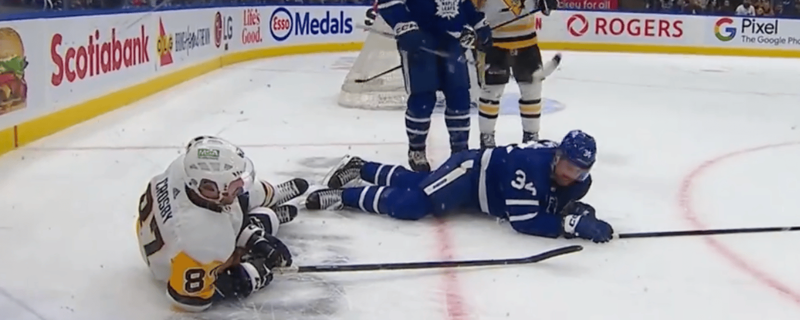 Auston Matthews and Sidney Crosby wreck each other in scary collision 