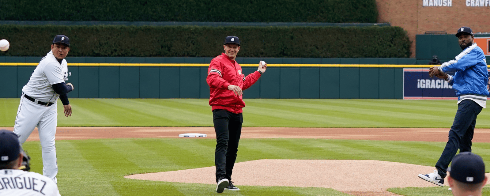 Nicklas Lidstrom throws 1st pitch in Tigers home opener 