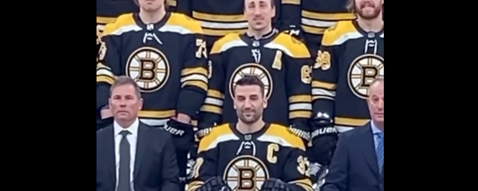 Bruins stars prank each other doing team photo