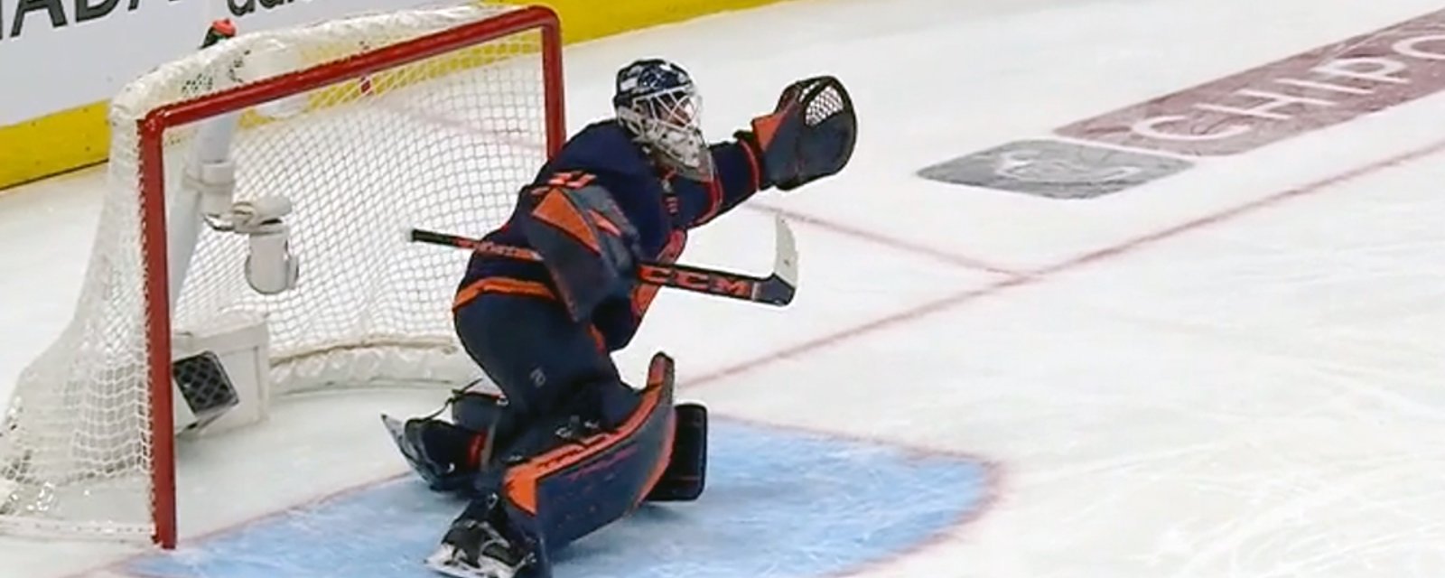 Smith lets in a brutal goal from 150 feet away to tie things up in the 3rd period