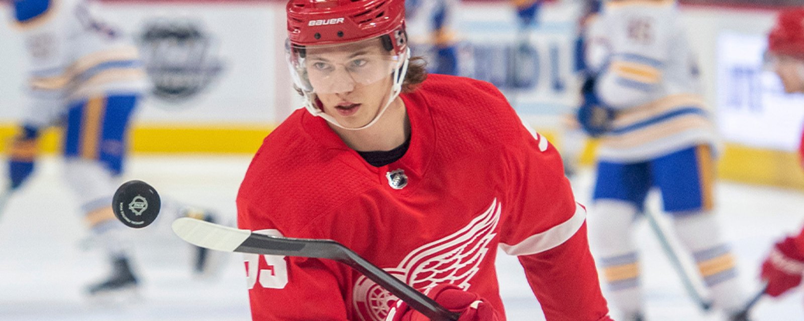 Detroit Red Wings rookie defenseman Moritz Seider earns NHL honor!