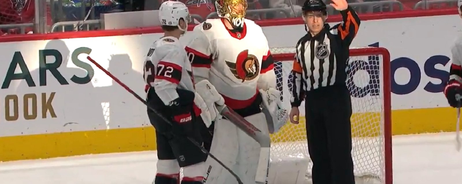 Capitals blind Joonas Korpisalo using the power of the sun!