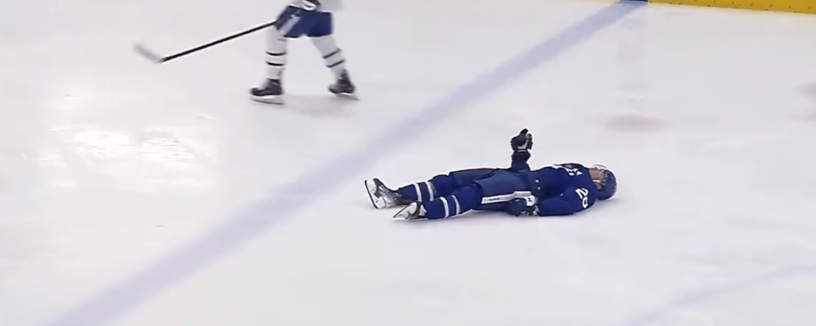 Terrifying moment as Leafs prospect Roni Hirvonen concussed following brutal hit 