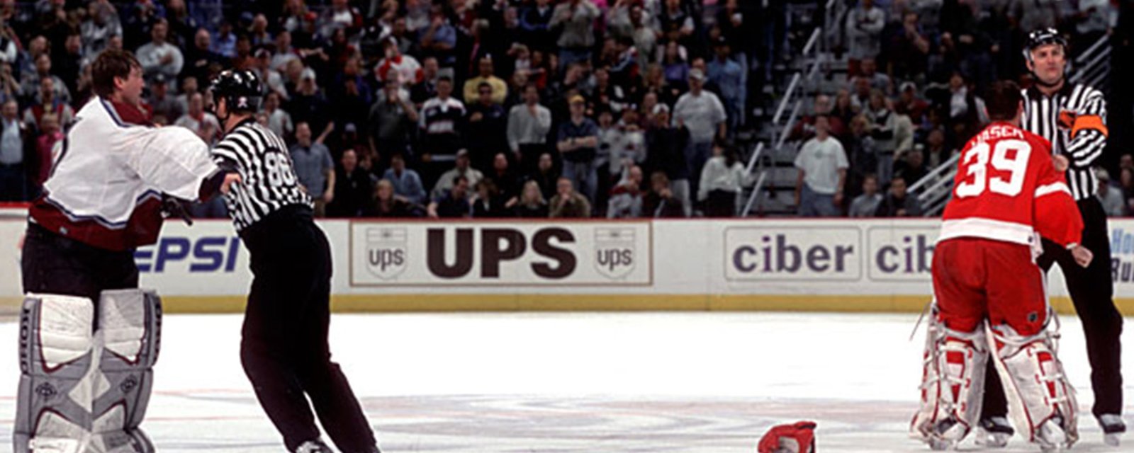 ON THIS DAY: Dominik Hasek charges down ice at Patrick Roy 