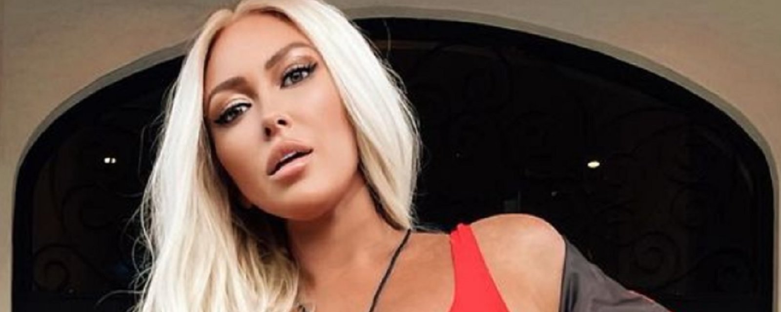 Paulina Gretzky stuns in 'Baywatch' themed Halloween costume.