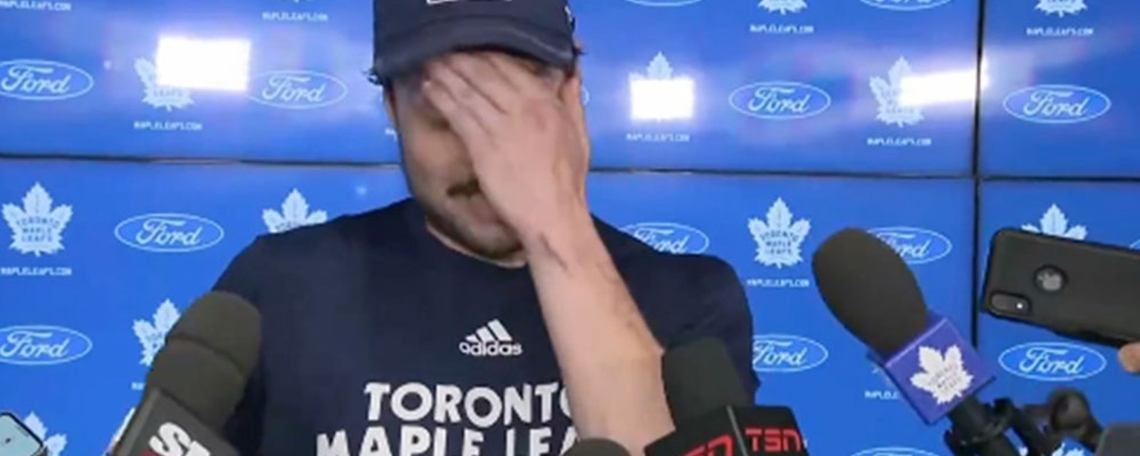 Auston Matthews makes Steve Simmons look like an idiot after stupid question this morning