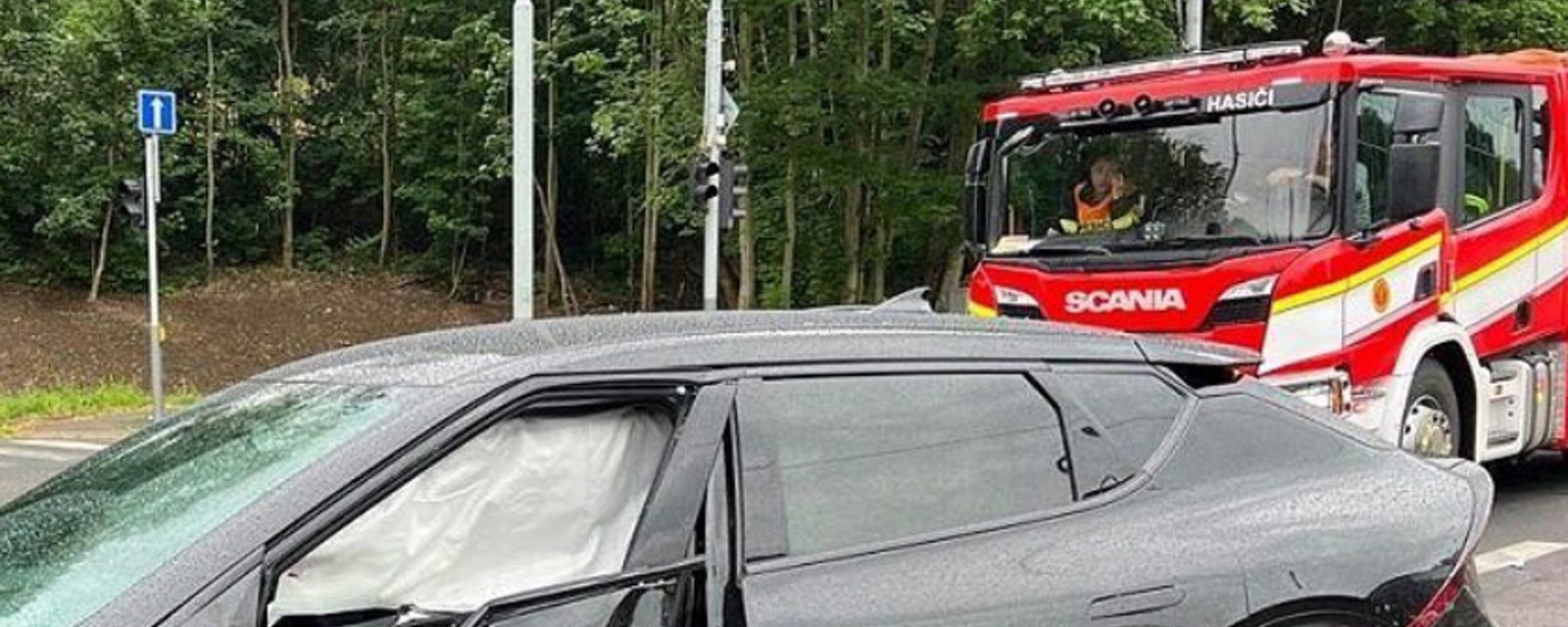 Jaromir Jagr involved in car crash as his vehicle hits tramway!