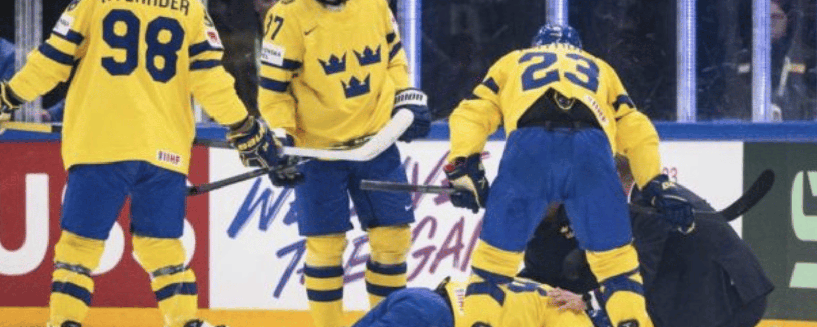 Ex-Leafs D Rasmus Sandin suffers horrible knee injury 