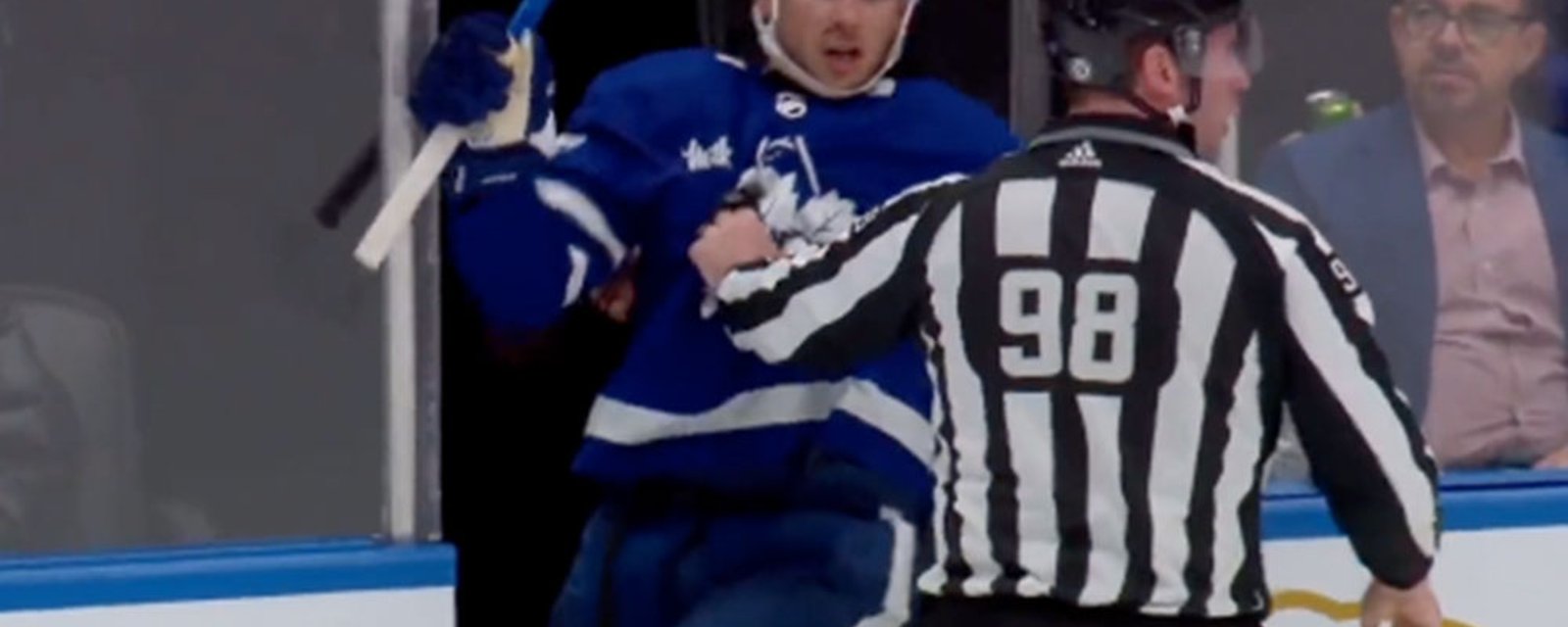 Linesman gets physical with Leafs forward Michael Bunting