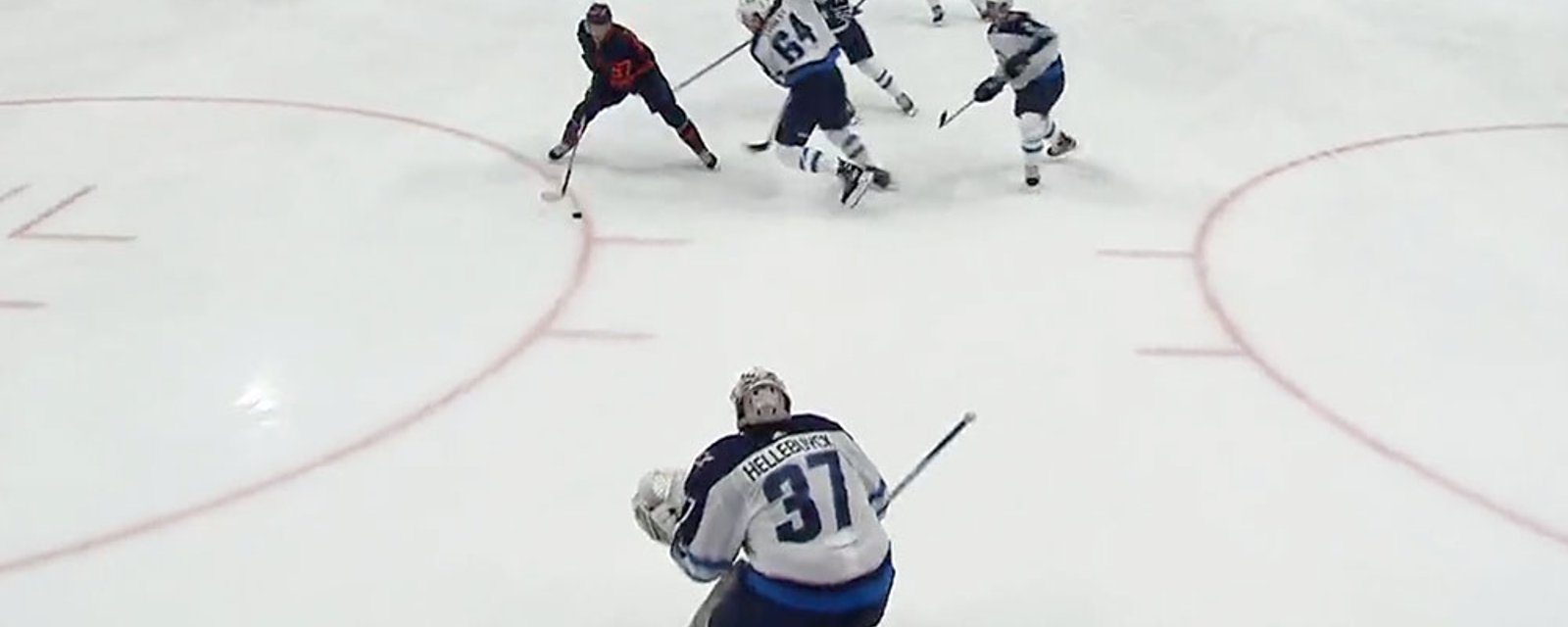 McDavid does it AGAIN, splits three opponents and goes top shelf