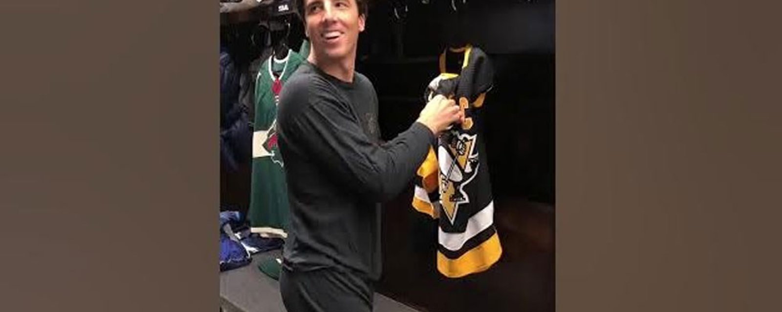 Penguins honor Fleury in the best way possible before his final game in Pittsburgh