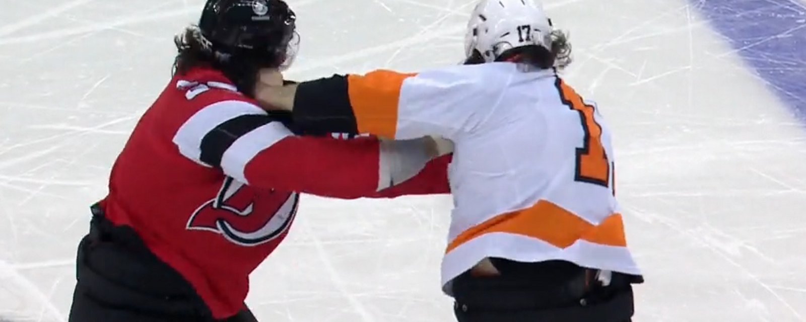 MacEwen &amp; Geertsen drop the gloves for heavyweight showdown at center ice.