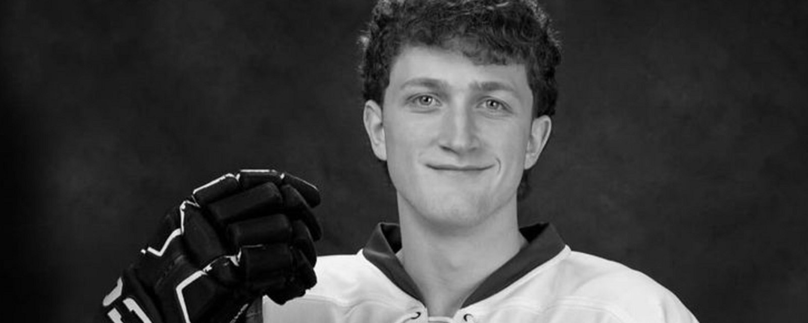 17 year old hockey player dies after collapsing in charity hockey game.