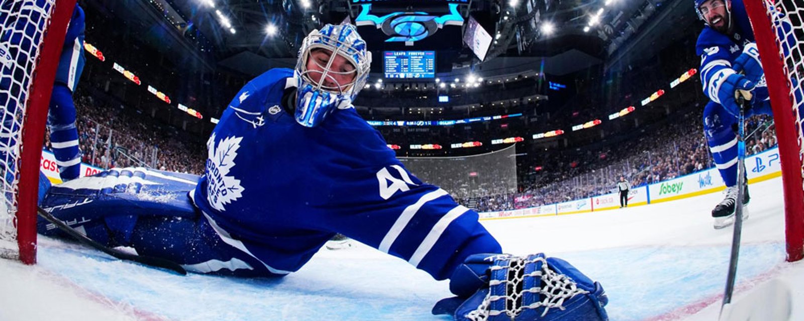 The Leafs lose goaltender Anthony Stolarz to injury this evening