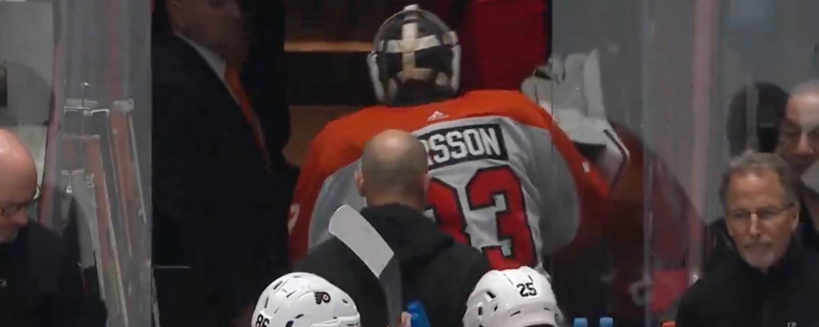 Flyers goalie Samuel Ersson leaves last night’s game with mystery injury that later stuns fans!