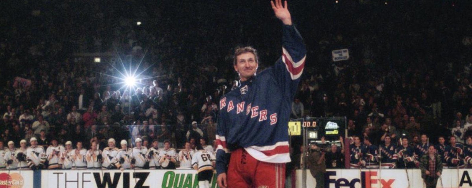 Wayne Gretzky’s last game-worn jersey sold for record price!