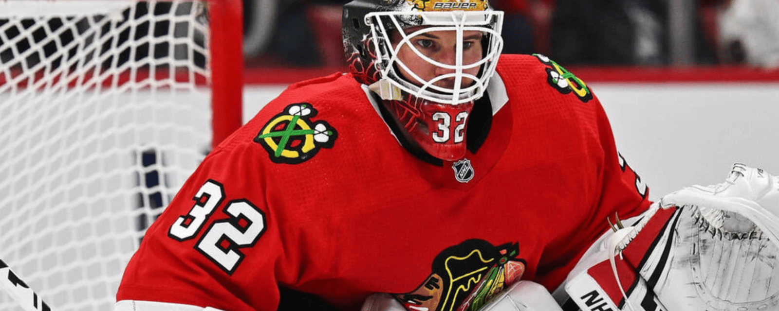 Blackhawks announce goaltending transactions 