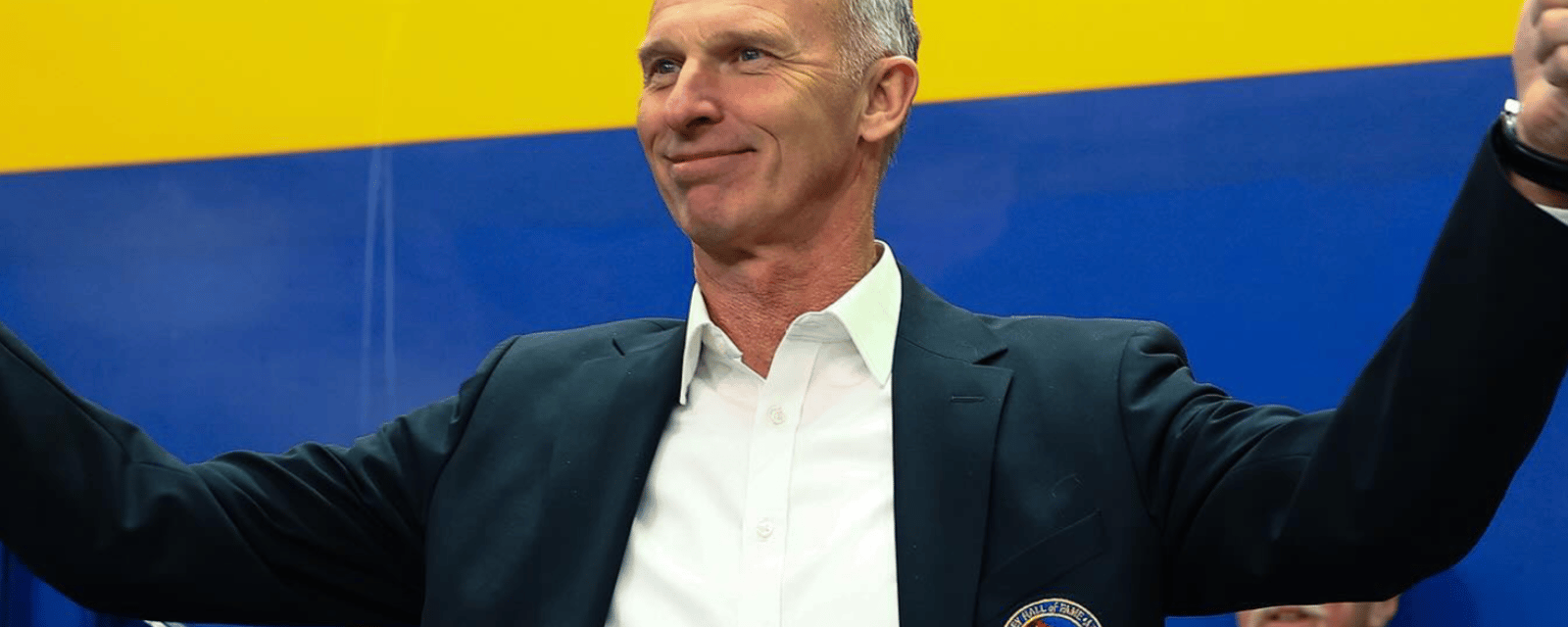 Dominik Hasek asks NHL owners to ban Russian players 