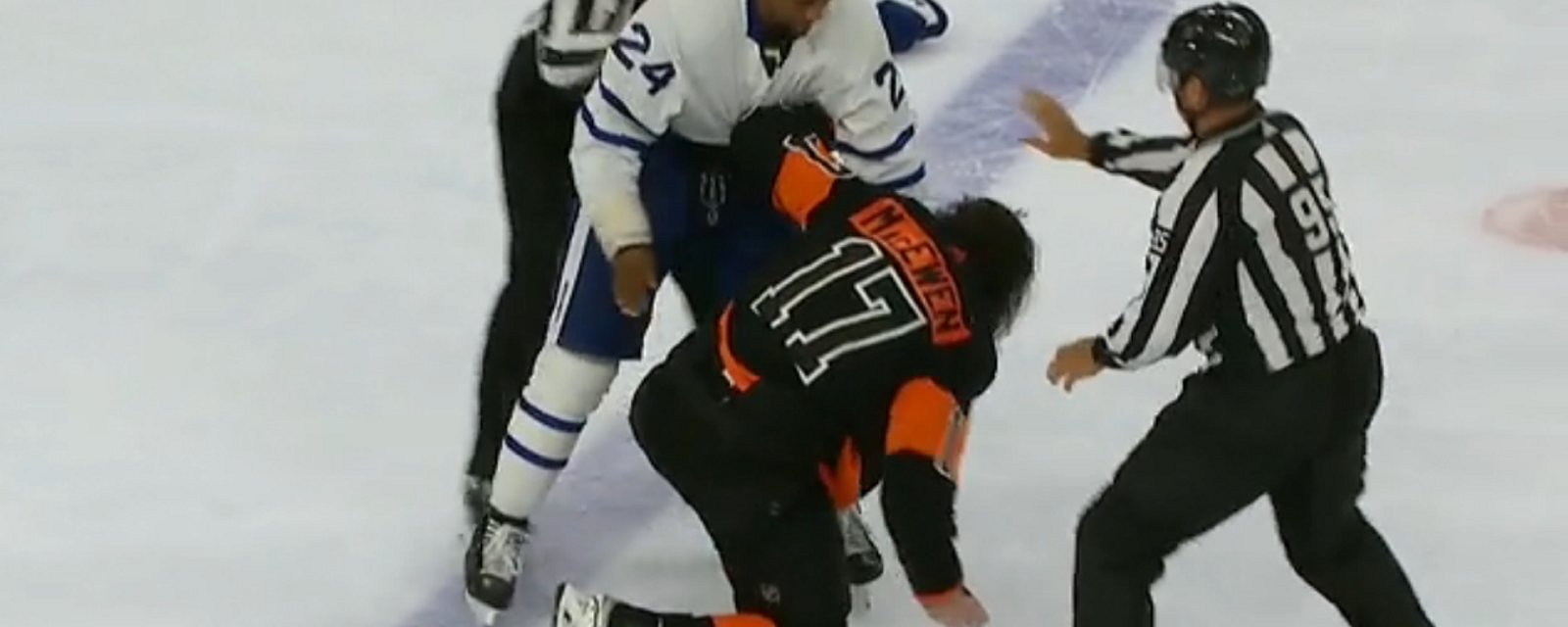 Wayne Simmonds dominates Zack MacEwen.