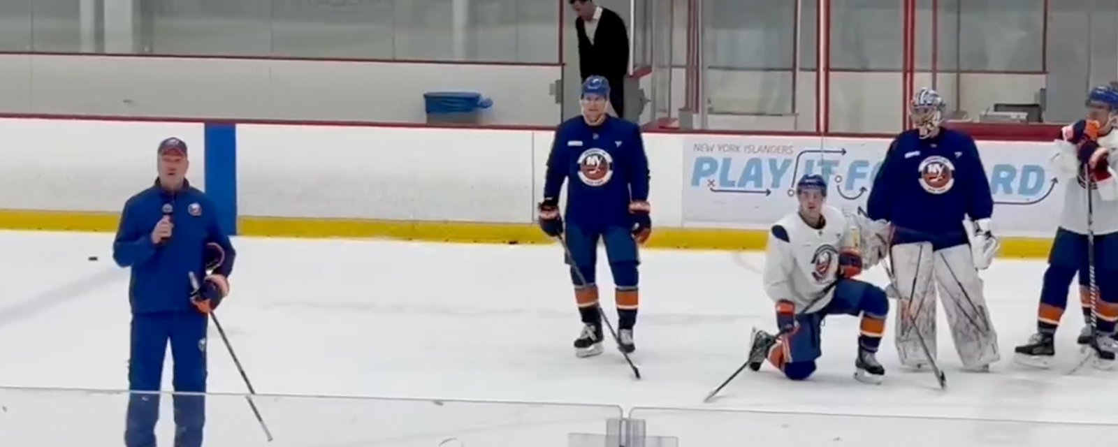 Patrick Roy humiliates his players in front of fans at Islanders’ practice!