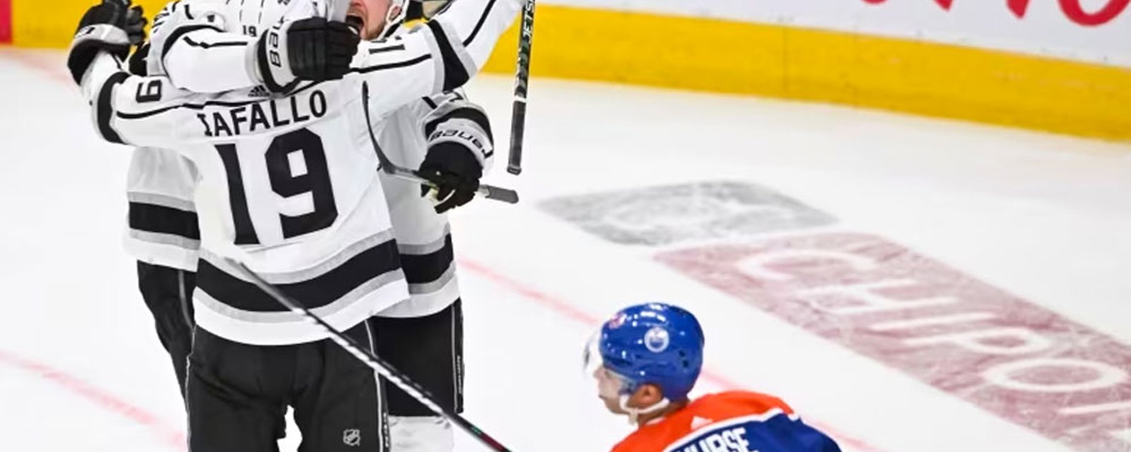 Oilers fans litter the ice with trash after Game 1 loss