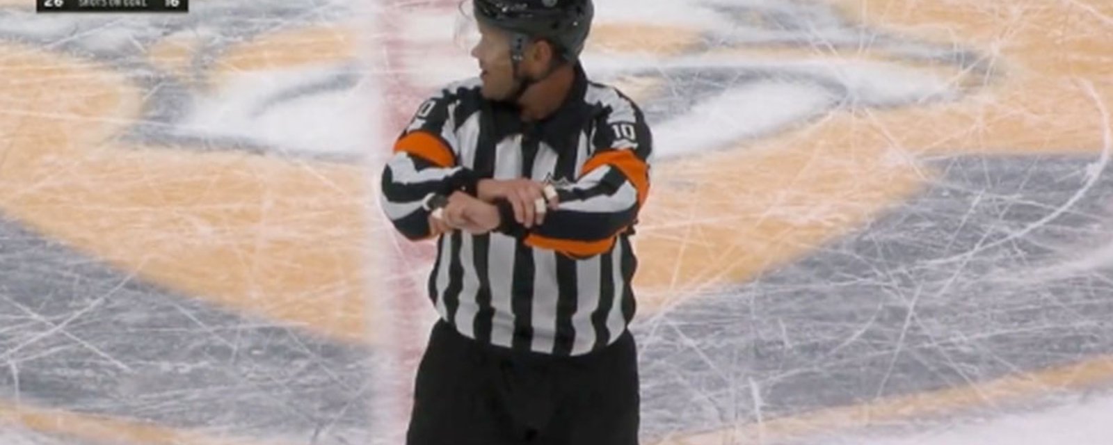 Referee chirps Kris Letang on hot mic and the crowd's reaction is perfect