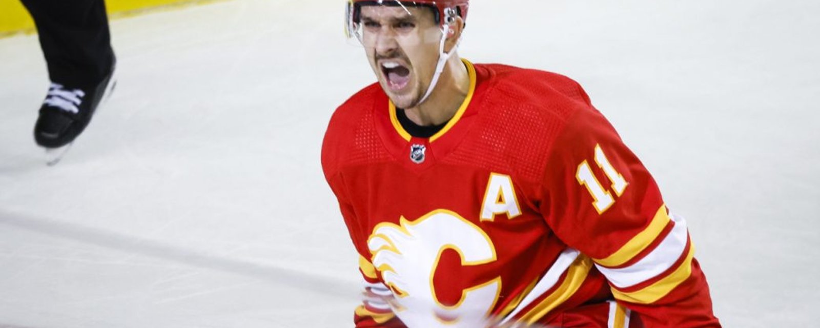 Mikael Backlund stuns with contract extension with Flames