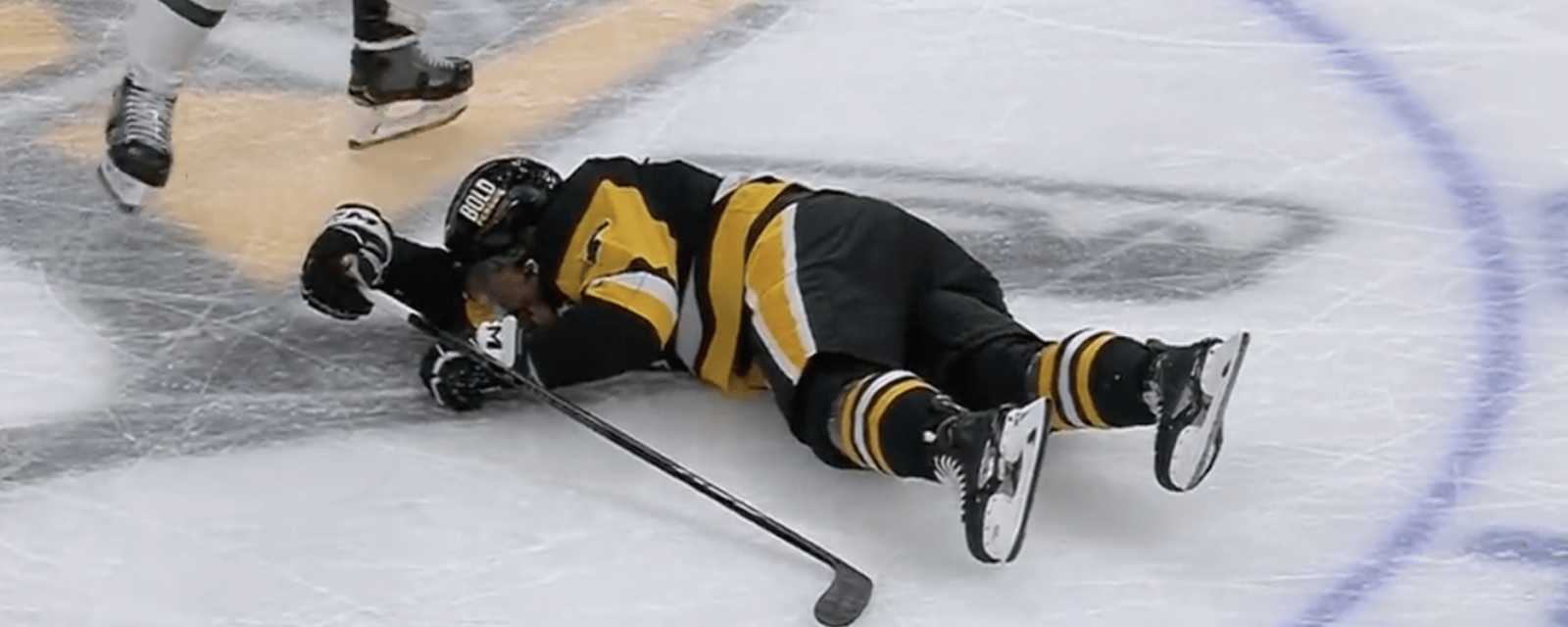 Penguins’ rookie knocks himself out while throwing huge hit in NHL debut