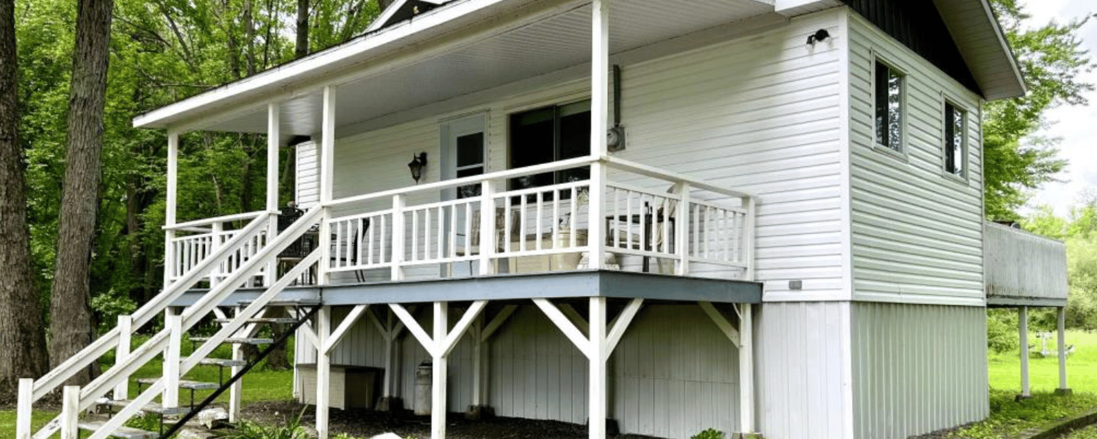 Chaleureux chalet à vendre sur le bord du fleuve Saint-Laurent