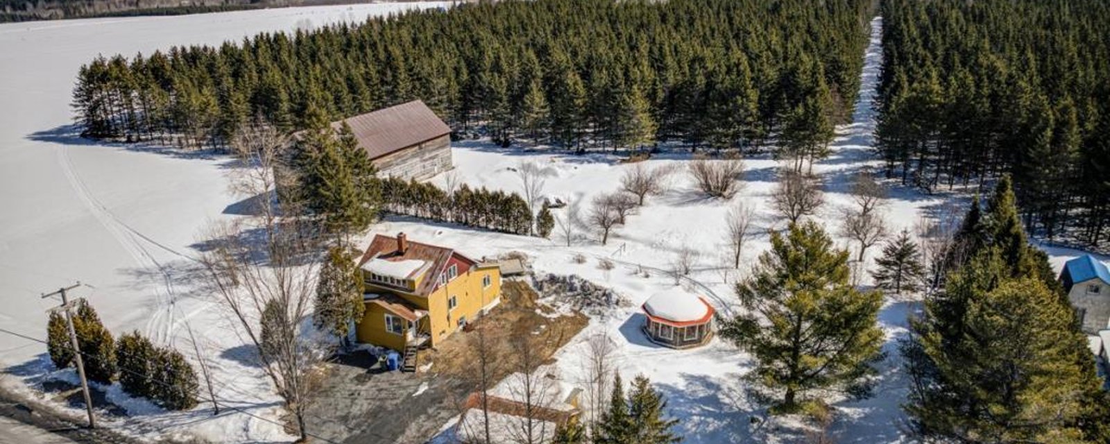 La vie champêtre à son meilleur vous attend dans cette maisonnette de 4 chambres à 132 500$