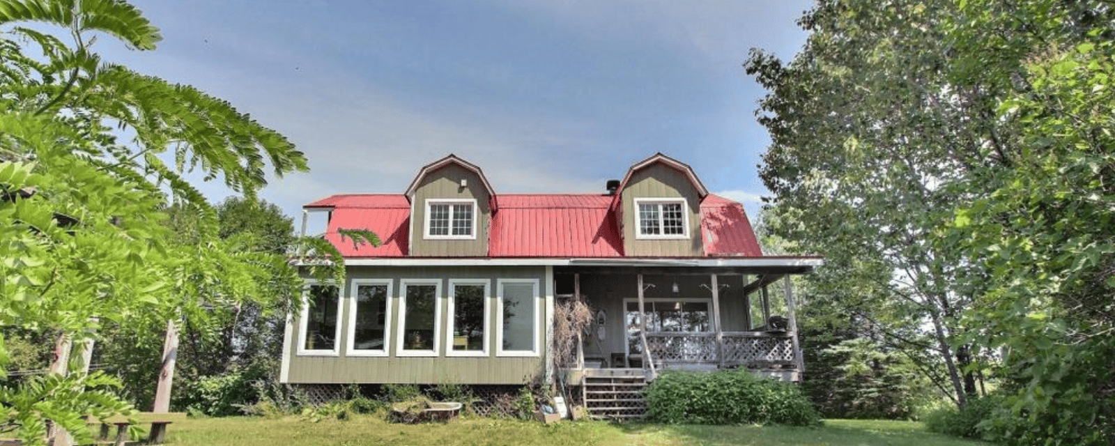 Magnifique fermette en Gaspésie sise sur plus de 4 511 000 pieds carrés de terrain