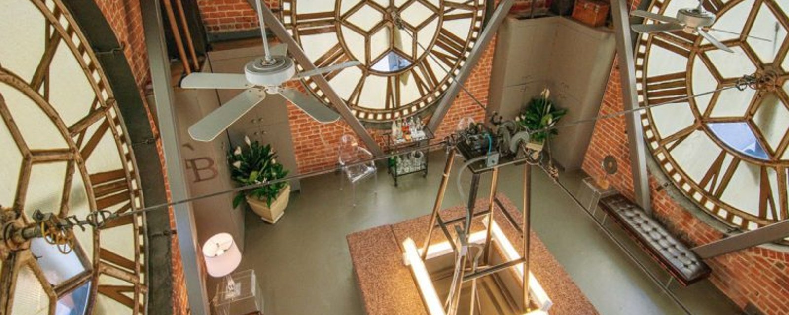 Impressionnant penthouse situé dans une ancienne tour d’horloge 