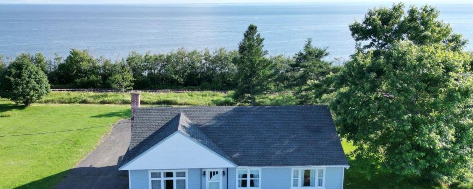 Mignon cottage à 175 000 $ avec une vue imprenable sur l'eau