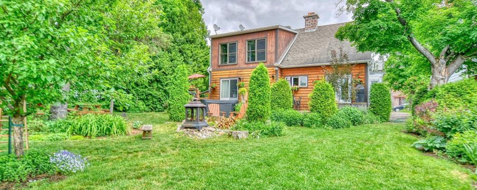 Coup de foudre immédiat! Charmant cottage rénové au chic décor rustique avec une vraie cour de rêve