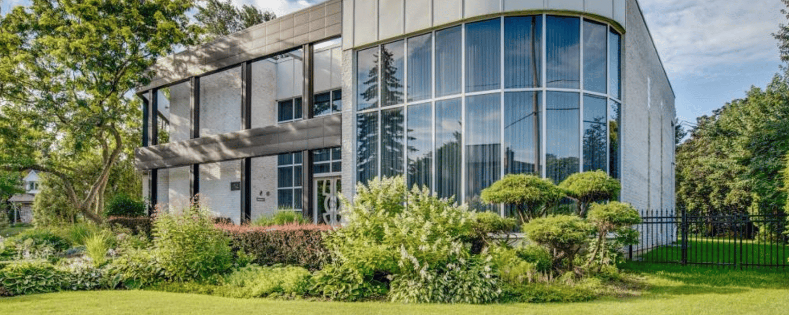 Cette maison à vendre à Boucherville n'a rien à envier aux hôtels les plus luxueux du monde