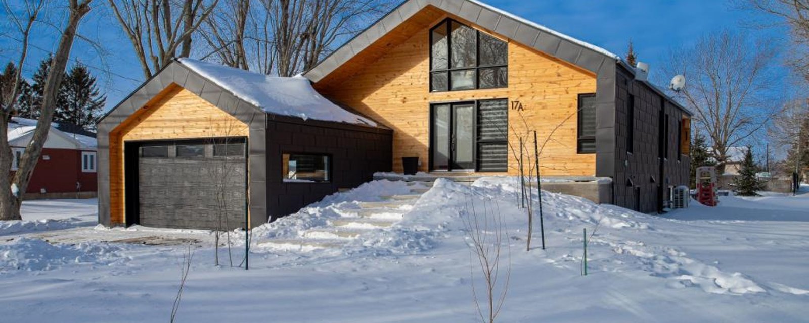 Entre ville et campagne, cette propriété à l'esthétique scandinave séduit avec ses pièces baignées de lumière