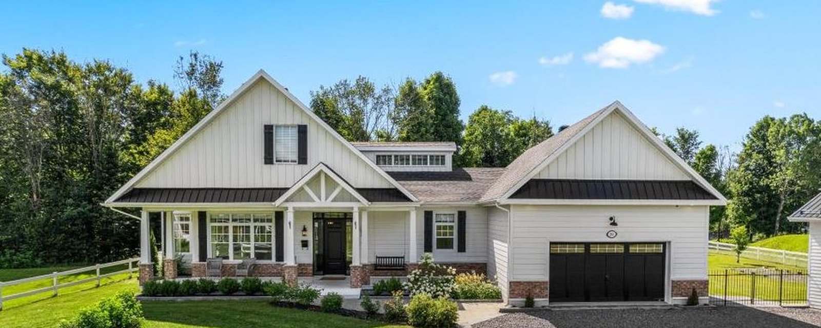 Majestueuse farmhouse contemporaine au bord de l'eau