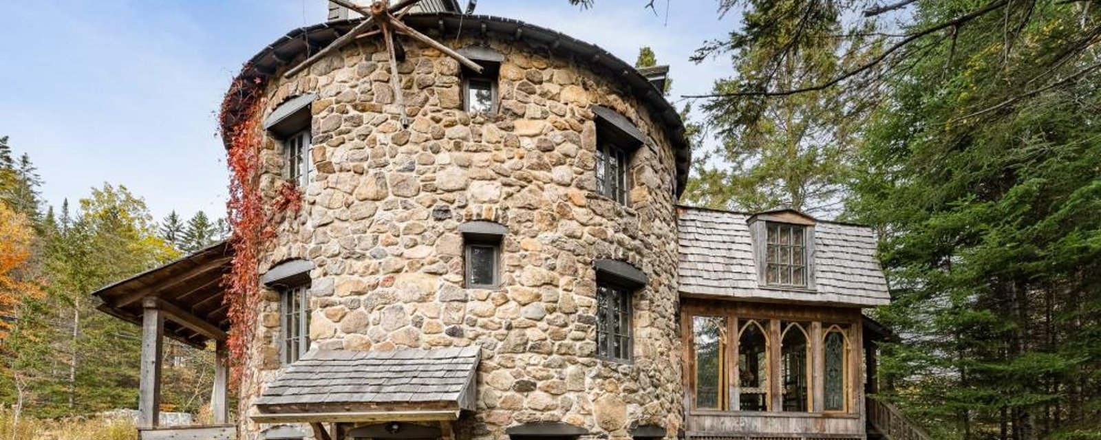 Habitez dans un ancien moulin au décor incomparable, rénové en conservant son cachet unique