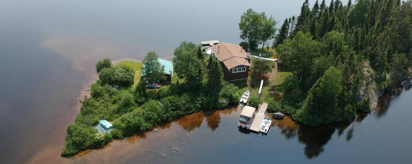 Charmant chalet sur une île privée à vendre pour 199 000 $