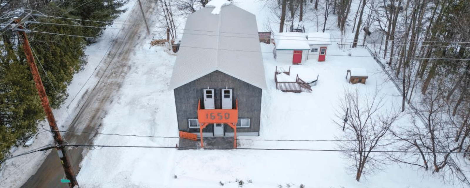 Vendue meublée ! Coquette maison aux nombreuses boiseries faites à la main